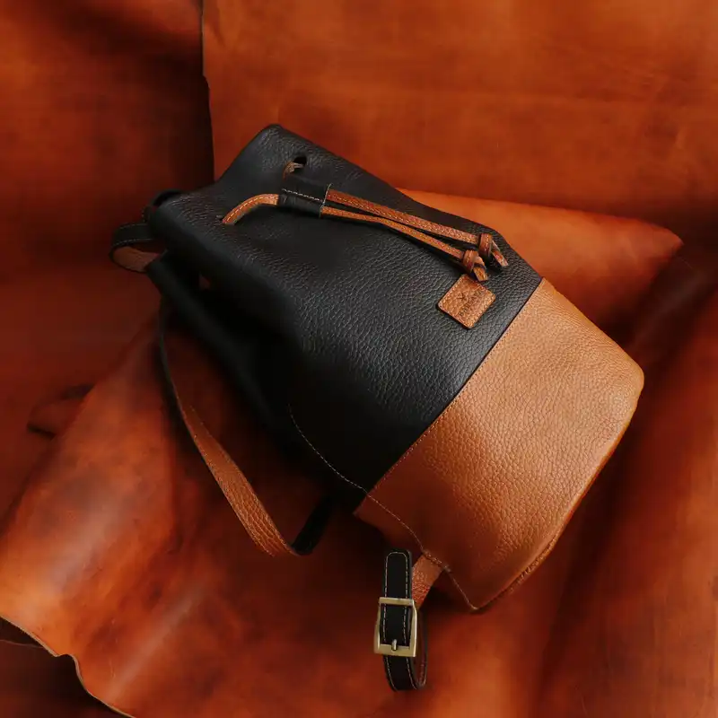 کوله پشتی چرم بارثاوا مدل 1368