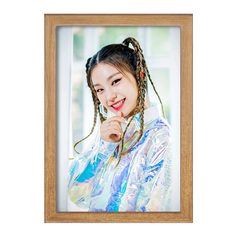 تابلو خندالو مدل یجی گروه ایتزی ITZY  کد 12442