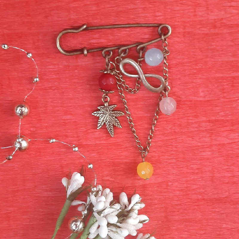 سنجاق سینه دخترانه مدل برگ کد 1506