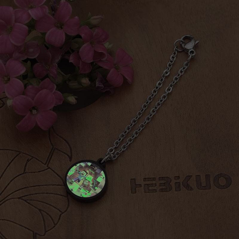 آویز ساعت زنانه ناکسیگو مدل شب تاب طرح ماینکرفت کد AW9049