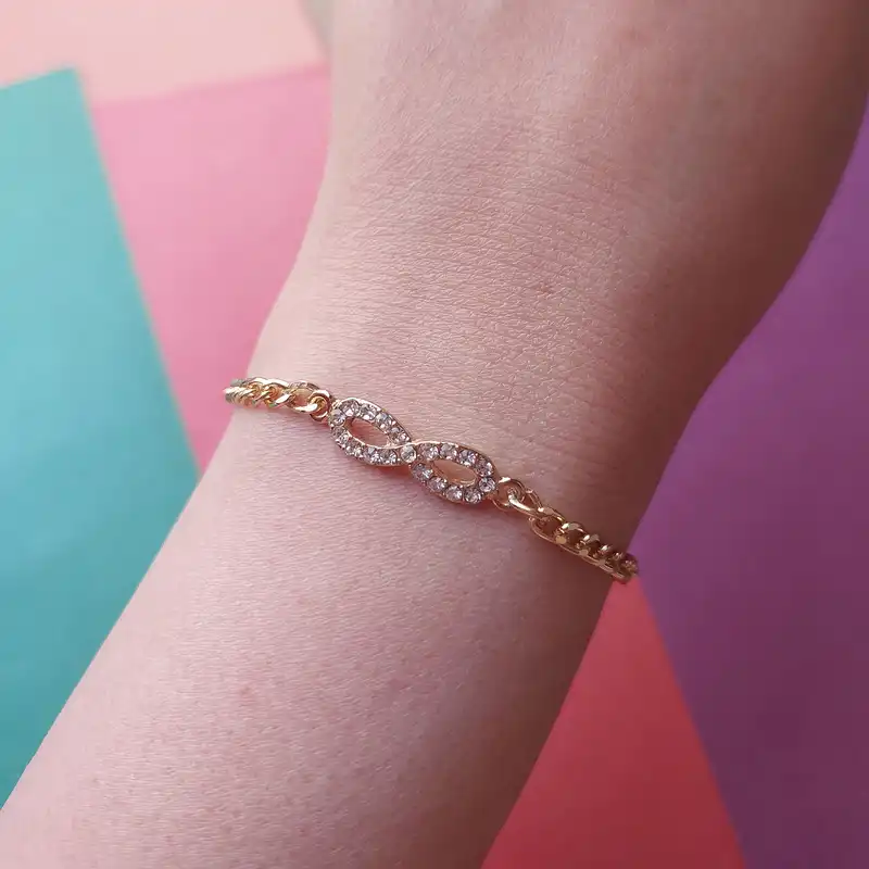 دستبند زنانه مدل زنجیری طرح پلاک نگین دار بی نهایت کد HC270