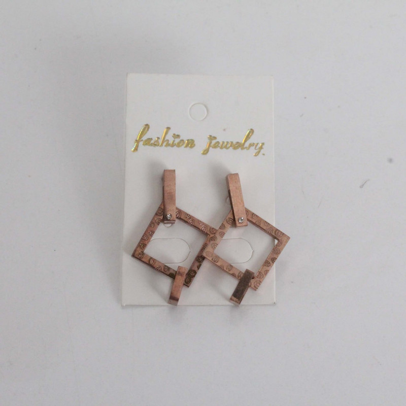 گوشواره زنانه مدل زنجیر طرح مثلث گوشواره زنانه مدل زنجیر طرح مثلث