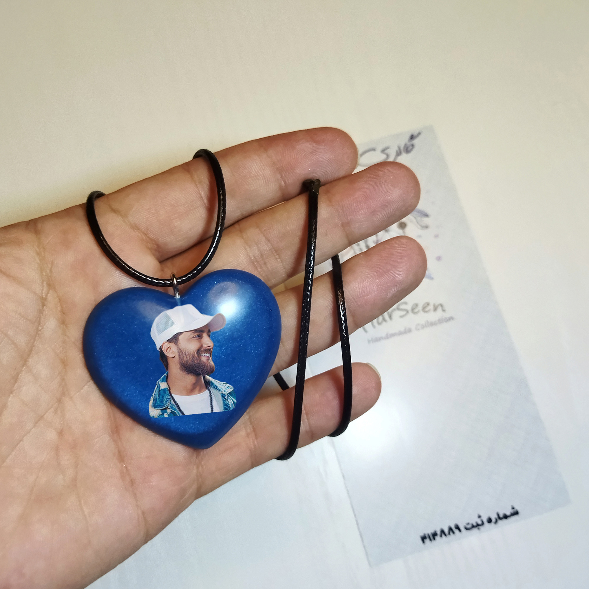 گردنبند دخترانه گالری تیارسین مدل رزینی طرح امیر مقاره کد TR127 گردنبند دخترانه گالری تیارسین مدل رزینی طرح امیر مقاره کد TR127