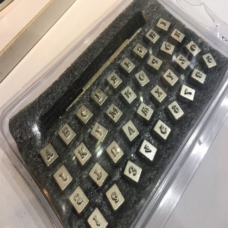 سنبه حکاکی چرم مدل حروف و اعداد انگلیسی کد LT36x مجموعه 36 عددی