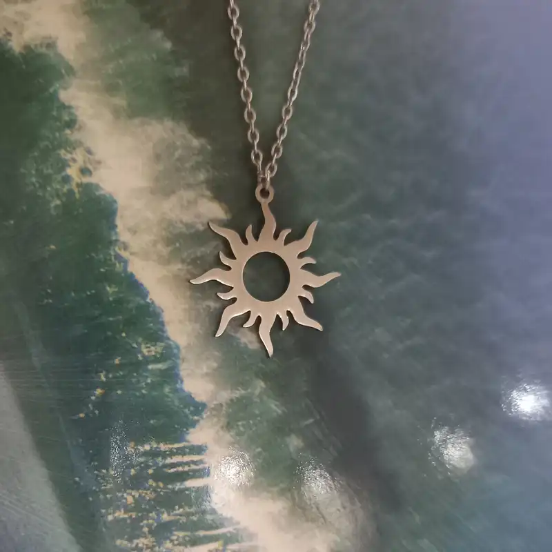 گردنبند زنانه طرح خورشید