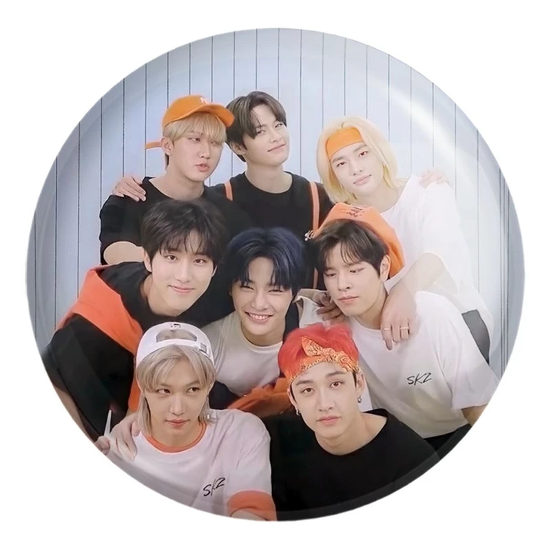 پیکسل خندالو طرح گروه استری کیدز Stray Kids کد 11861 مدل بزرگ