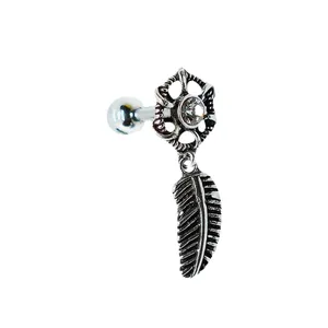 پیرسینگ گوش مدل آویزدار طرح گل و برگ 