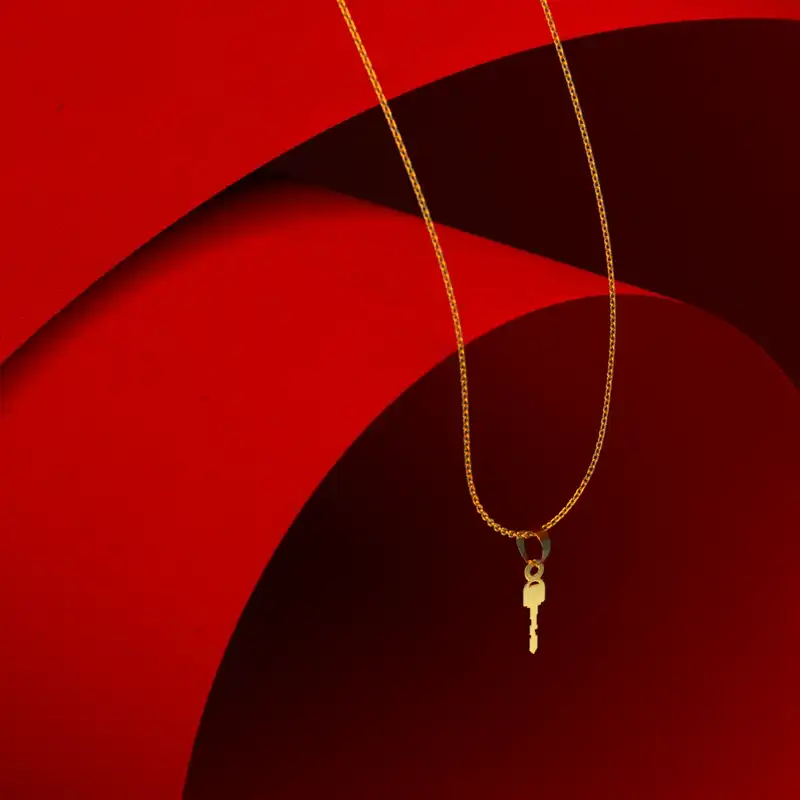 گردنبند طلا 18 عیار زنانه مدوپد مدل کلید کد F3-1-1101