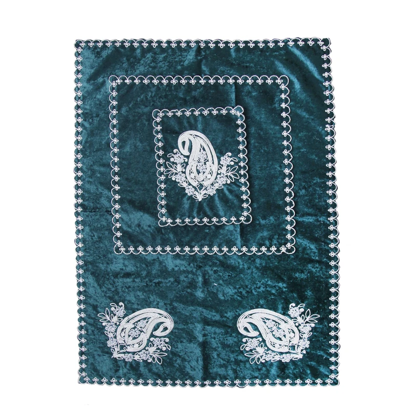 سجاده و جانماز مدل کلاسیک مخمل طرح خامه دوزی بوته جغه کد SM_108