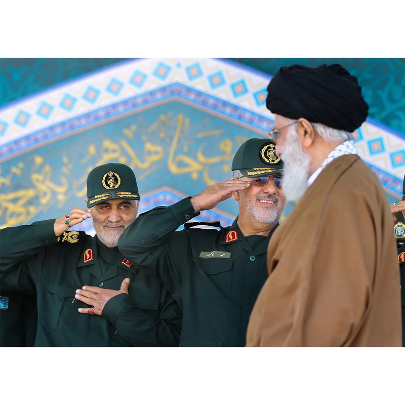 تابلو شاسی مدل شهید حاج قاسم سلیمانی و رهبر معظم انقلاب