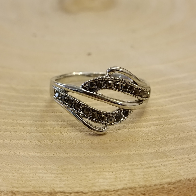 انگشتر زنانه مدل تاج نگین دار انگشتر زنانه مدل تاج نگین دار