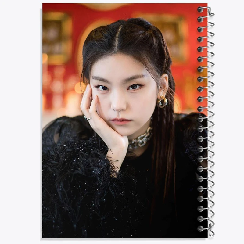 دفتر ژورنال نویسی 50 برگ خندالو مدل نقطه ای طرح یجی گروه ایتزی ITZY کد 20203