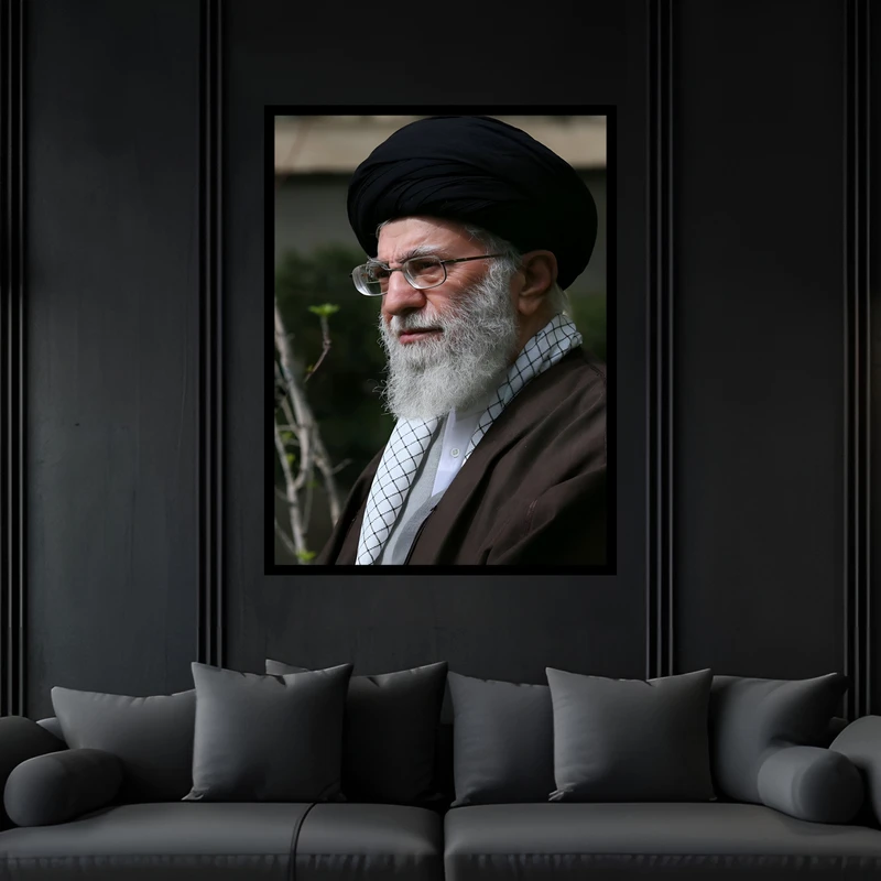 تابلو بکلیت طرح رهبری ایران سید علی خامنه ای مدل B-bu7551 فریم مشکی