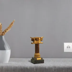 مجسمه تندیس و پیکره شهریار مدل سر ستون با سر شیر و ستون متوسط کد MO160