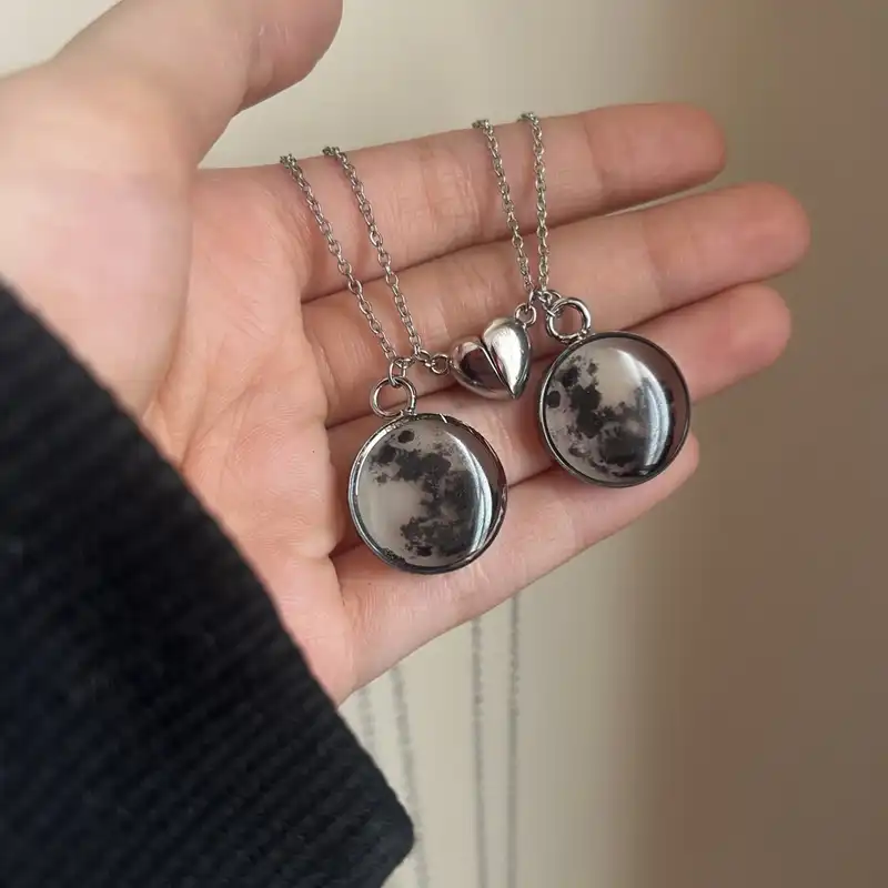 گردنبند مدل ماه شبتاب مگنتی مجموعه دو عددی