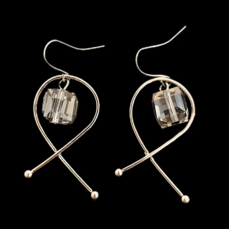 گوشواره آویز زنانه مدل نگینی