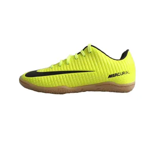 کفش فوتسال پسرانه مدل R7 میانه کد 700