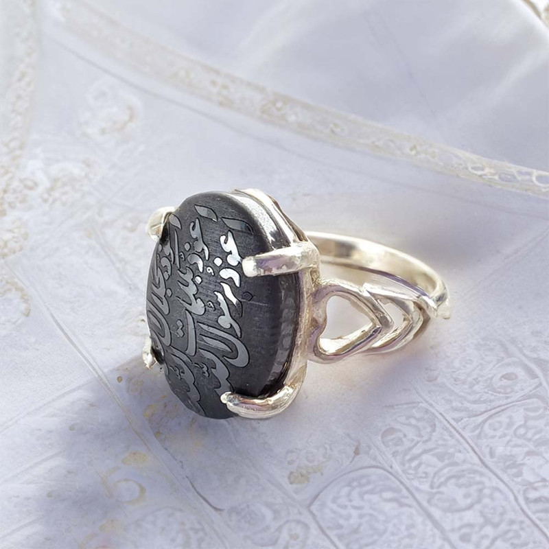 انگشتر نقره زنانه ملک زیور مدل هفت جلاله حدید کد 28 انگشتر نقره زنانه ملک زیور مدل هفت جلاله حدید کد 28