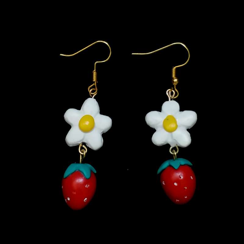 گوشواره دخترانه مدل توت فرنگی و گل بابونه AG105