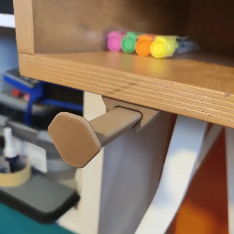 پایه نگهدارنده هدفون مدل لیزار کد 02