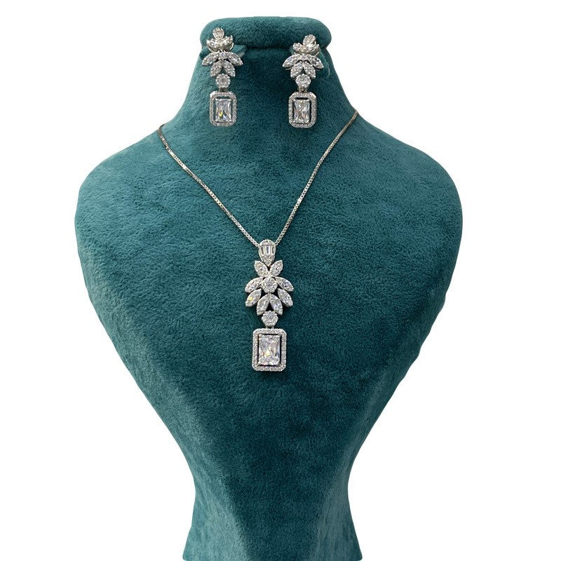 نیم ست نقره زنانه مدل جواهری مزین به نگین های اتریشی و روکش آب رادیوم 0015