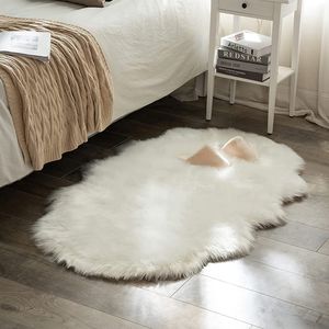  فرش ماشینی شاران هوم طرح خز پرز بلند فانتزی زمینه سفید