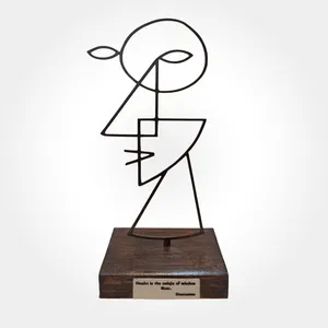 مجسمه مدل مینیمال طرح شک