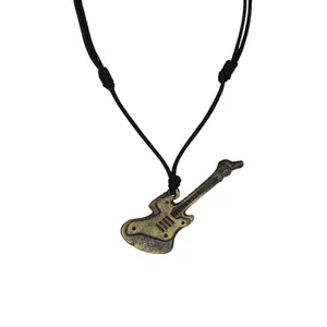 گردنبند مردانه رزالیا طرح گیتار  مدل Vina-NM-L-49