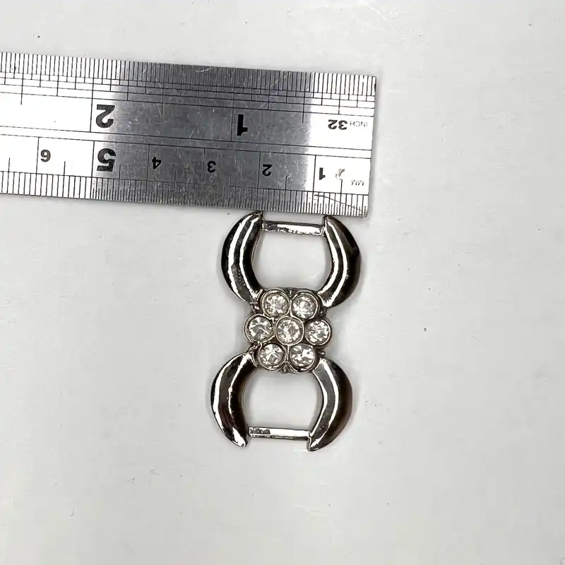 یراق تزئینی چرم دوزی مدل دو بند نگین دار بسته 4 عددی