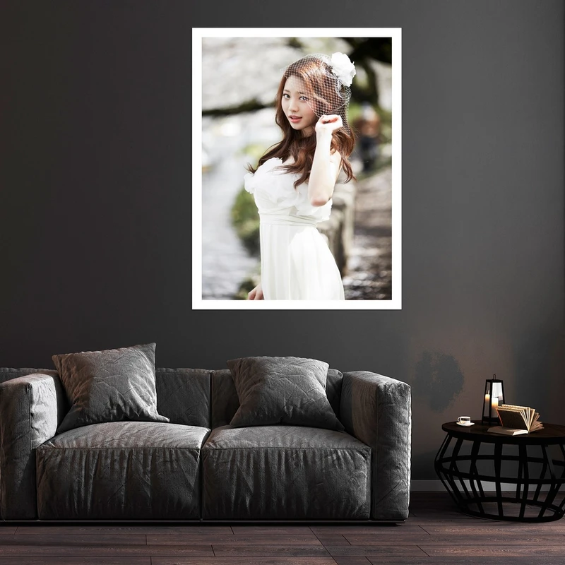 تابلو بکلیت طرح خواننده کره ای یورا مدل قاب شاسی W-S7856