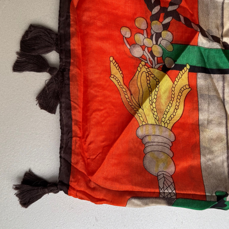 روسری زنانه مدل حریر ابرشیم طرح سنتی دور منگوله ای کد 5