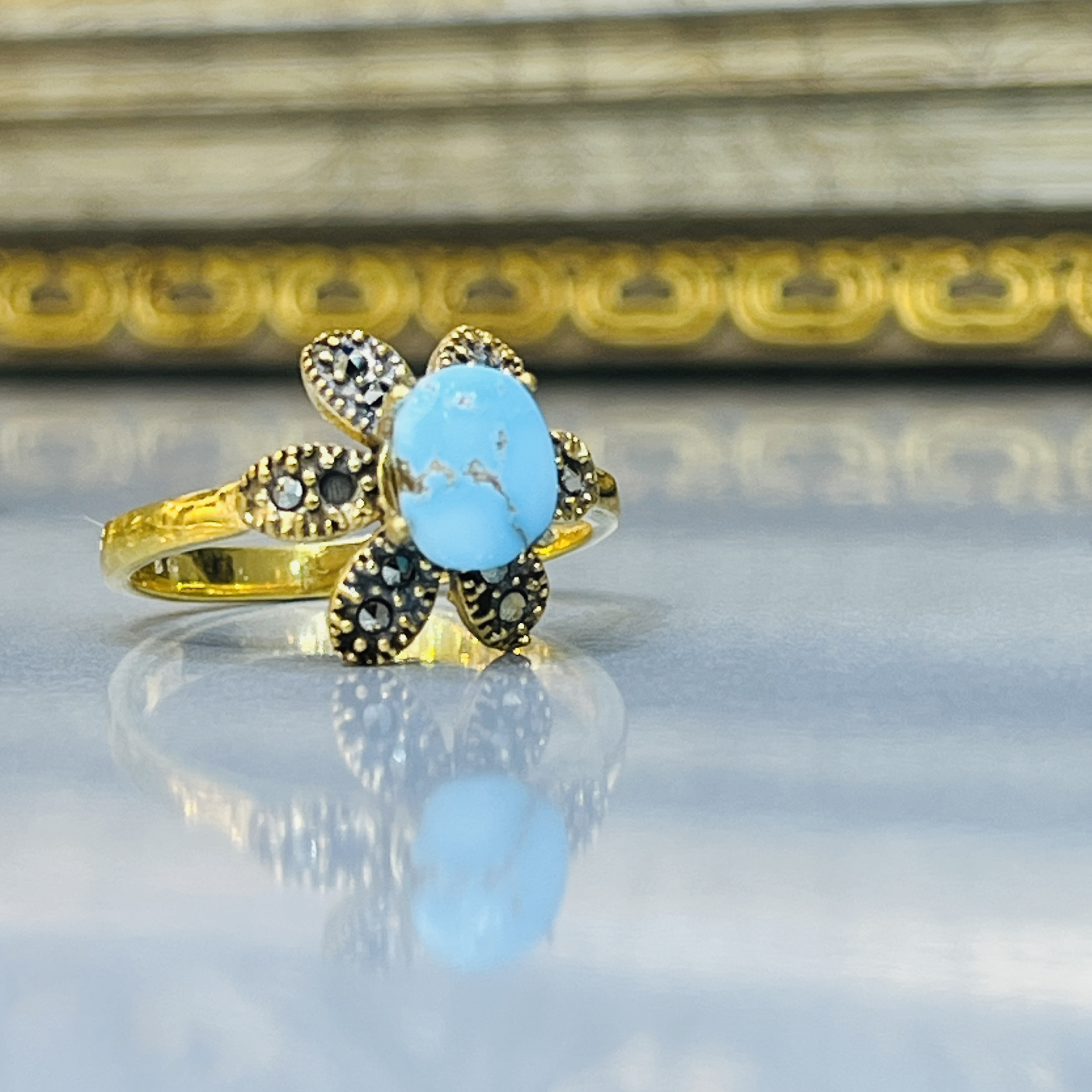 انگشتر نقره زنانه مدل دست ساز مزین به فیروزه نیشابوری1101 انگشتر نقره زنانه مدل دست ساز مزین به فیروزه نیشابوری1101