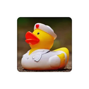 زیرلیوانی طرح اردک پرستار کد 8948475