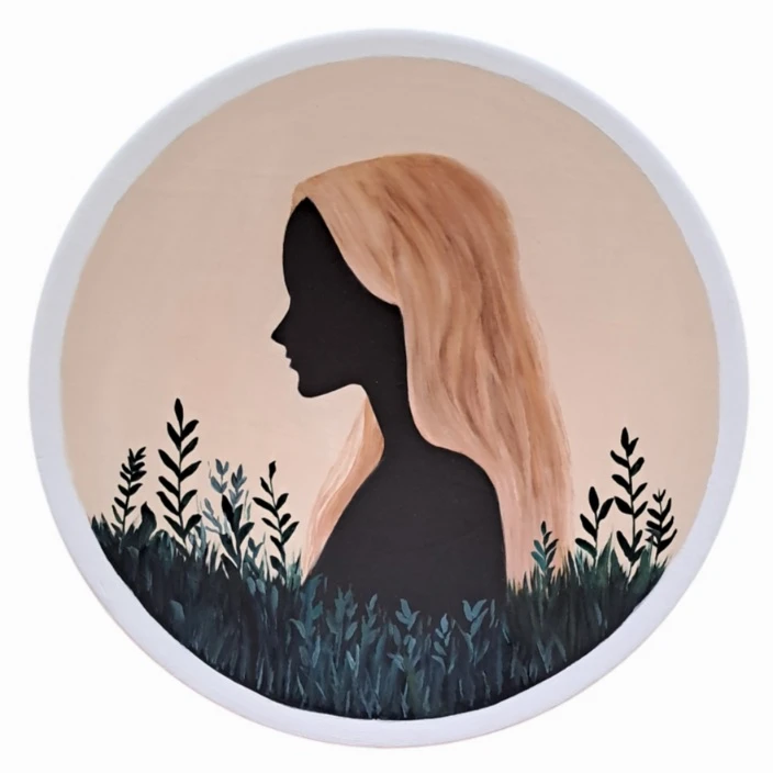 بشقاب دیوارکوب سفالی طرح دختر 