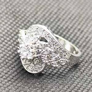 انگشتر نقره زنانه مدل سنگ برلیان اتمی کد 286