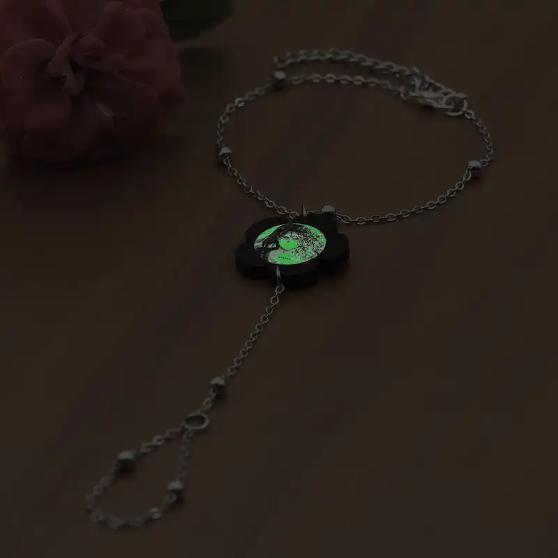 دستبند زنانه ناکسیگو مدل تمیمه طرح اتک آن تایتان کد TM11163