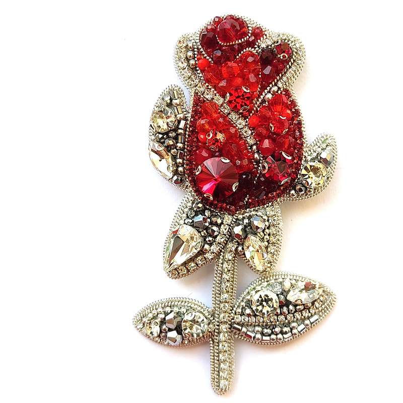 سنجاق سینه زنانه مدل غنچه گل رز سنجاق سینه زنانه مدل غنچه گل رز