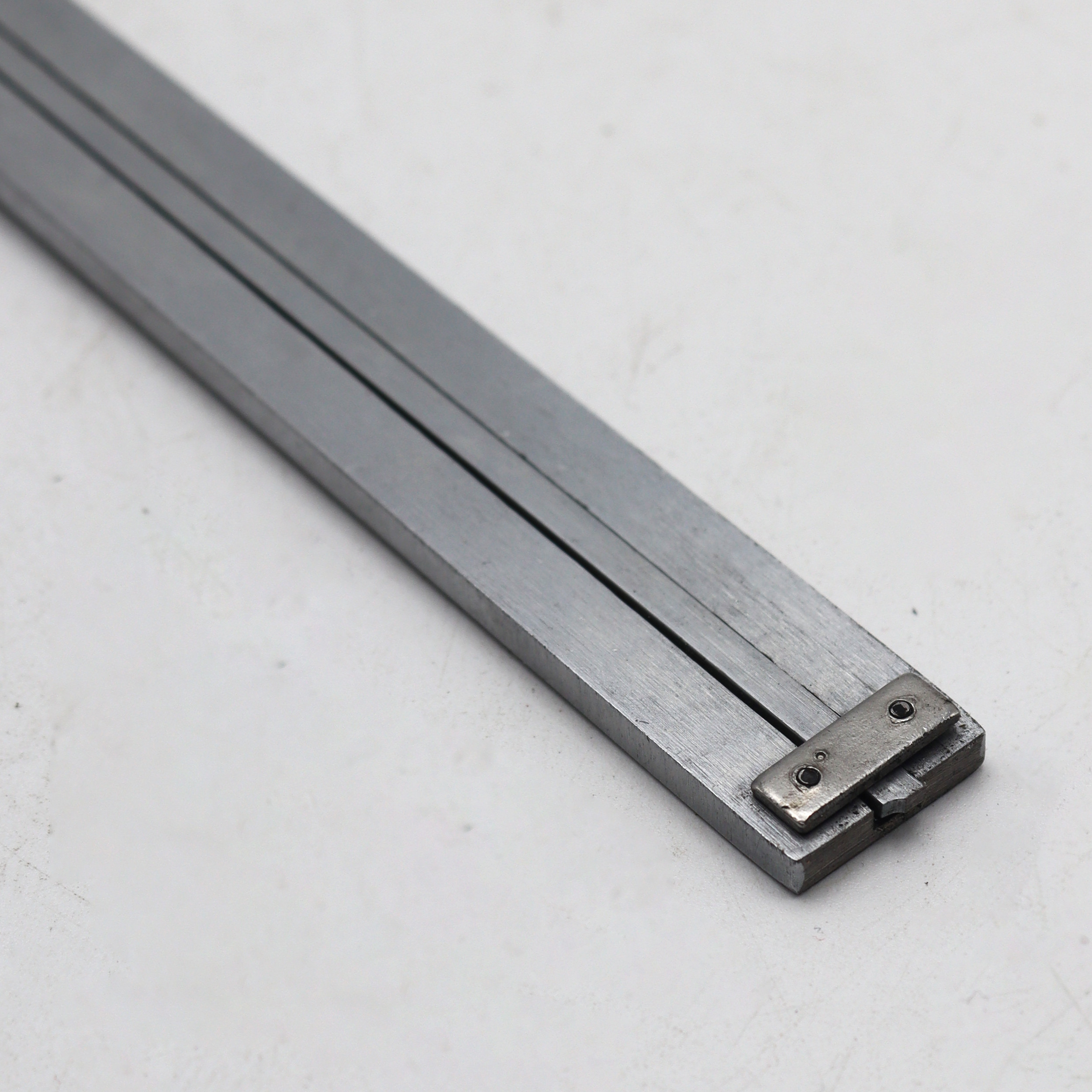 کولیس مدل گوریلا کد YP-020CM گستره 0-200 میلی متر کولیس مدل گوریلا کد YP-020CM گستره 0-200 میلی متر