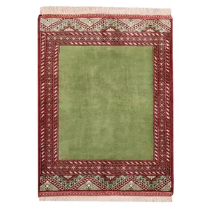 فرش دستباف یک و نیم متری طرح کف ساده مدل AA129