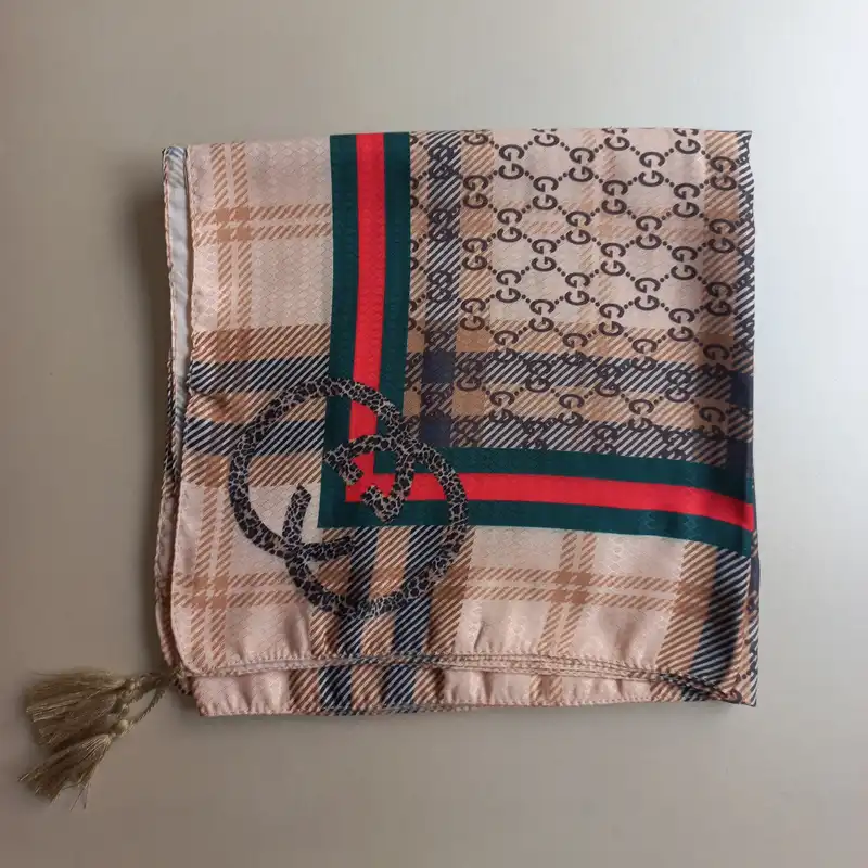 روسری زنانه  مدل پاییزی قواره بزرگ زنجیره ای