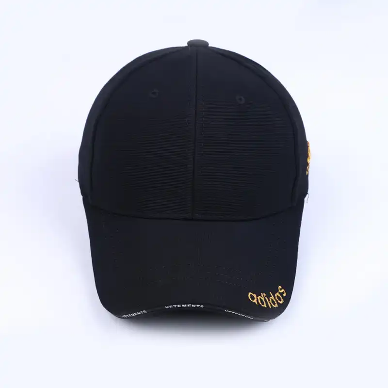 کلاه کپ مدل مغزی دار طرح گلدوزی