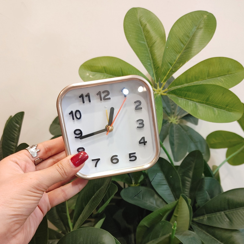 ساعت رومیزی عقربه‌ای مدل CY2109