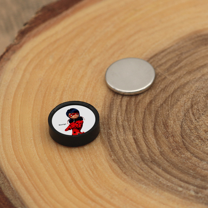 پیرسینگ گوش ناکسیگو مدل شب تاب طرح لیدی باگ کد PM6511