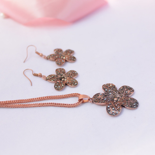 نیم ست زنانه مدل مارگازیت گل کد JW339 نیم ست زنانه مدل مارگازیت گل کد JW339