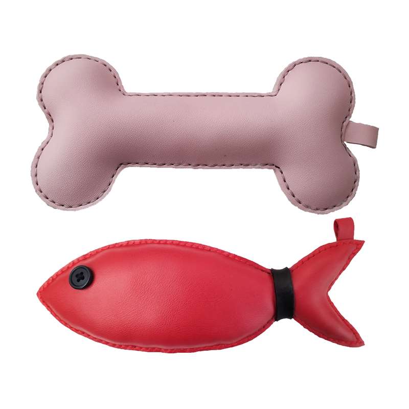 اسباب بازی سگ و گربه مدل استخوان و ماهی چرمی بسته 2 عددی