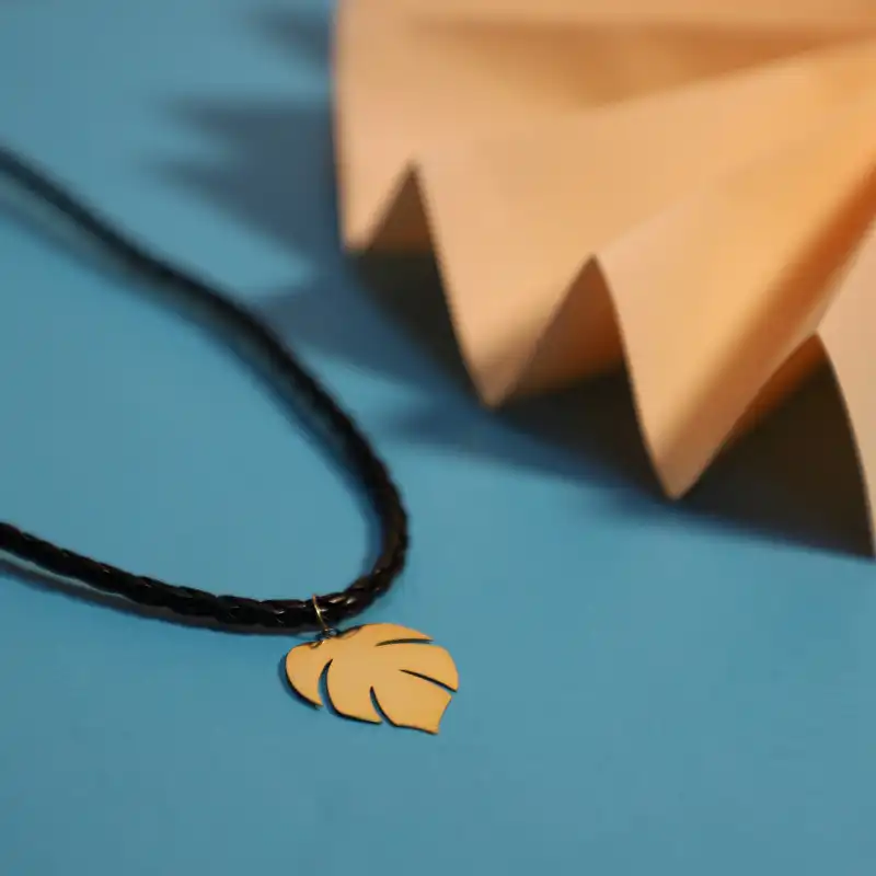 گردنبند طلا 18 عیار زنانه الن نار مدل برگ ELN10199