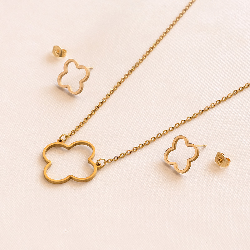 نیم ست زنانه مدل گل چهار پر کد tdn437