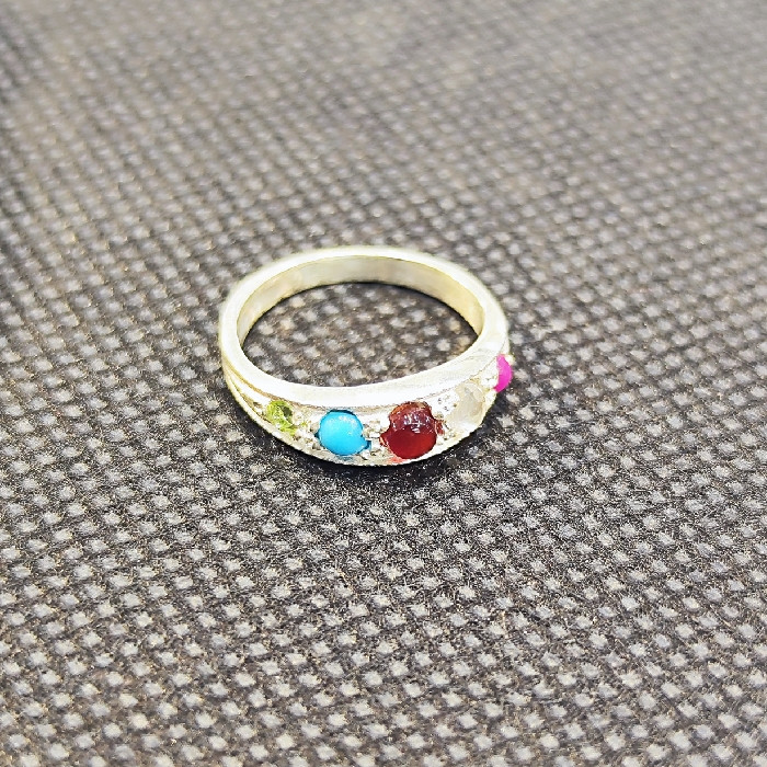 انگشتر نقره زنانه مدل پنج جواهر همراه با حرز امام جواد علیه السلام کد 355 انگشتر نقره زنانه مدل پنج جواهر همراه با حرز امام جواد علیه السلام کد 355