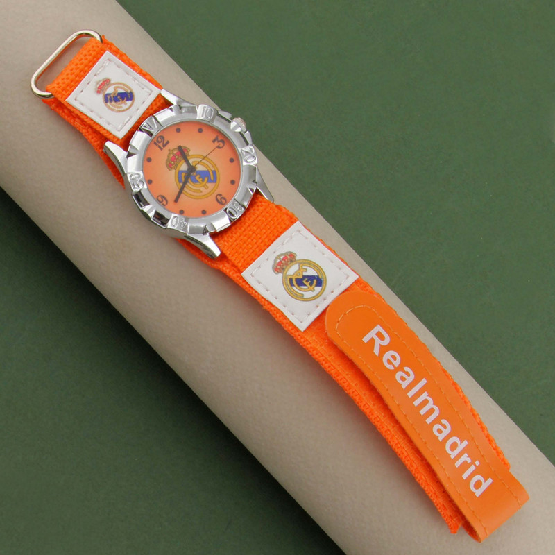ساعت  مچی عقربه ای پسرانه مدل بند چسبی طرح رئال مادرید کد WHK_088