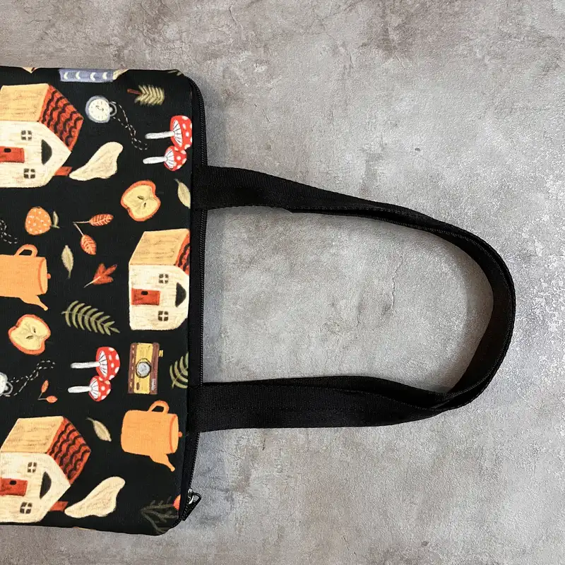 کیف دوشی زنانه مدل مخمل طرح کلبه